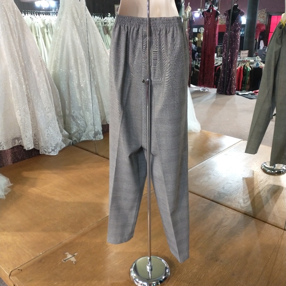 Formal or casual pants - Picture 5 of 6